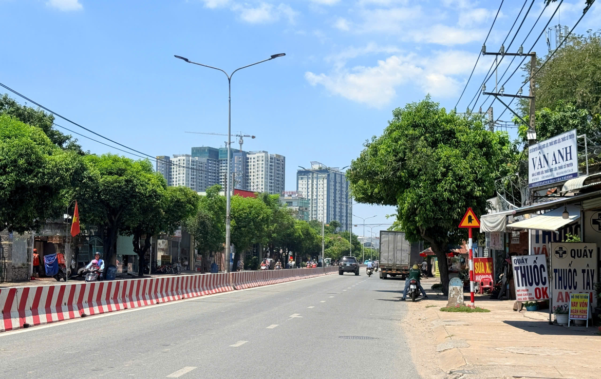 đất mặt tiền lớn dĩ an