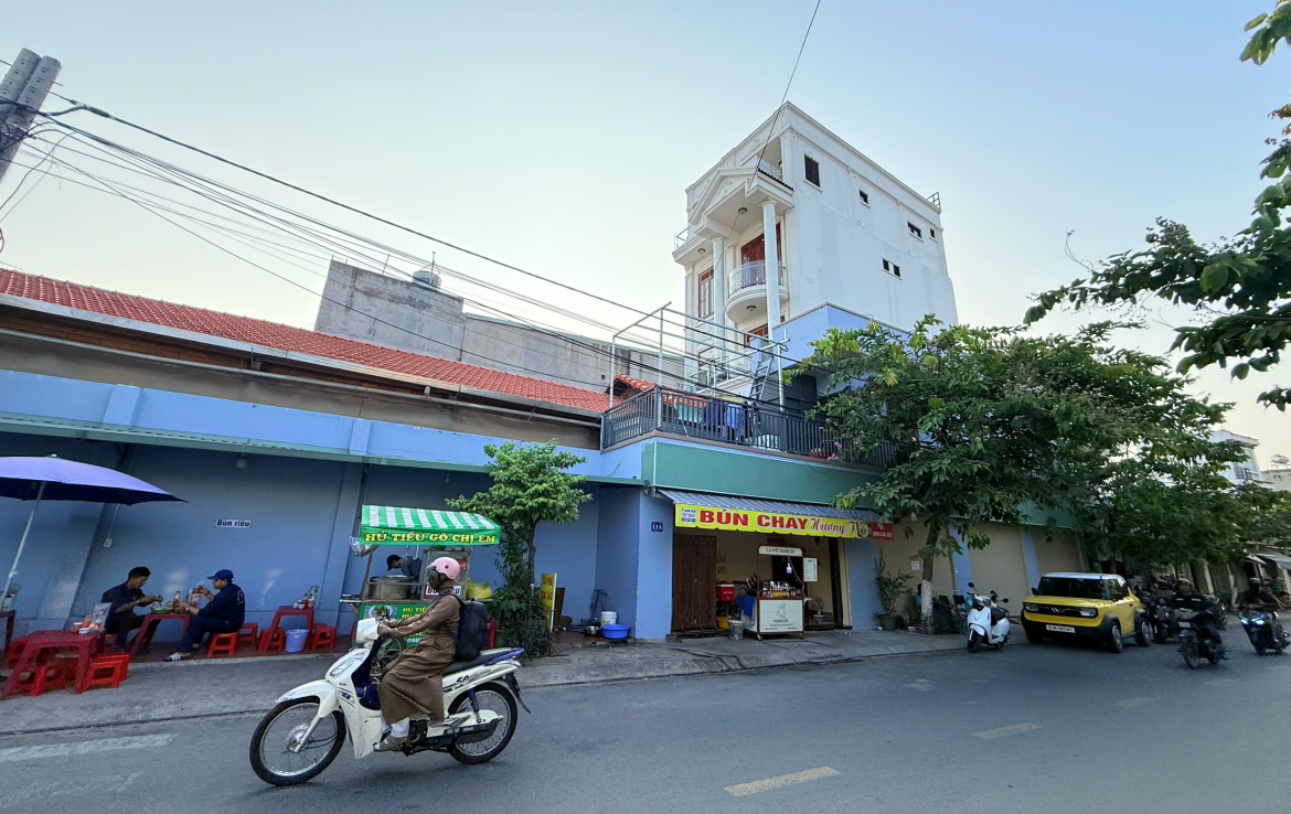 nhà mặt tiền dĩ an hcm