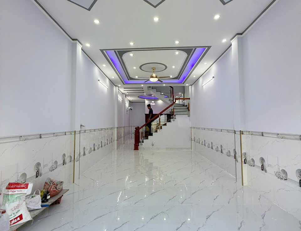 nhà gần chợ dĩ an