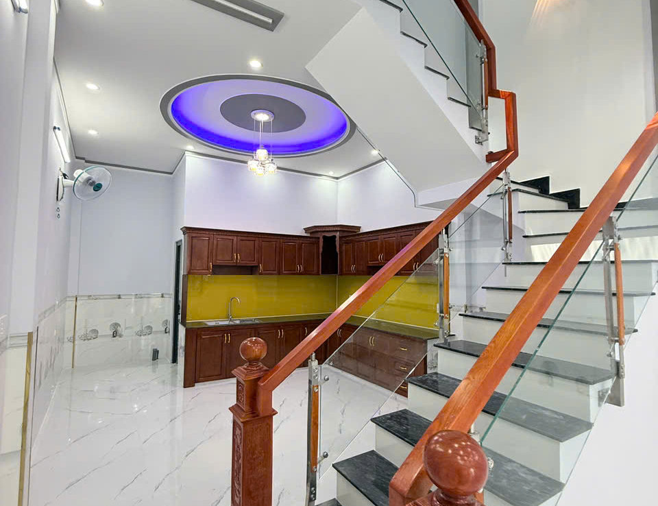 nhà gần chợ dĩ an