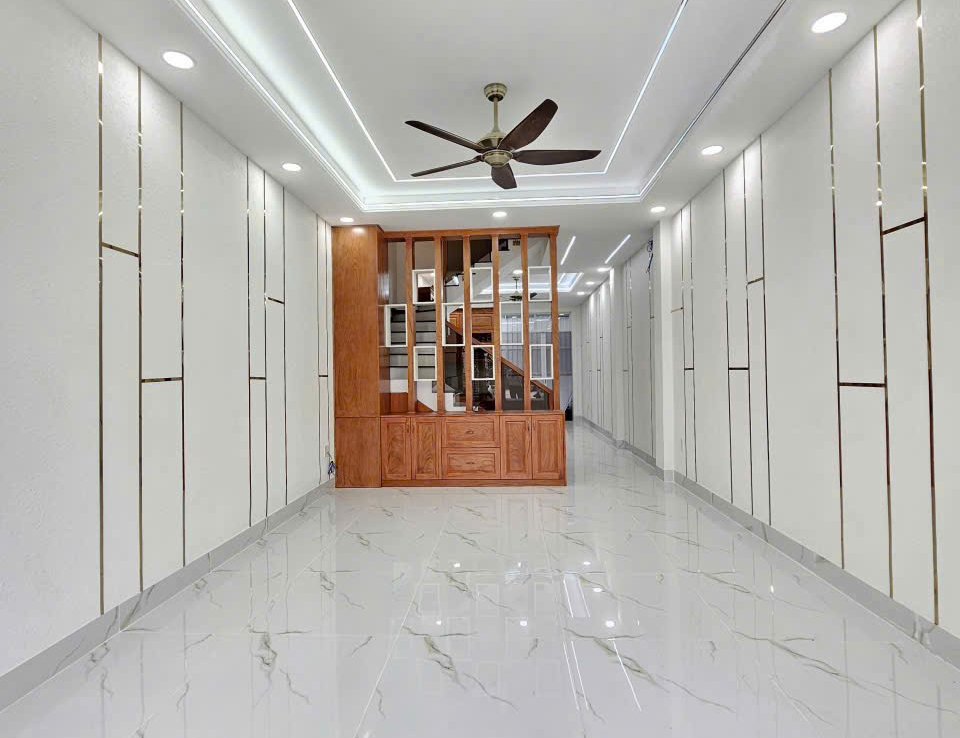 nhà mặt tiền đông tác