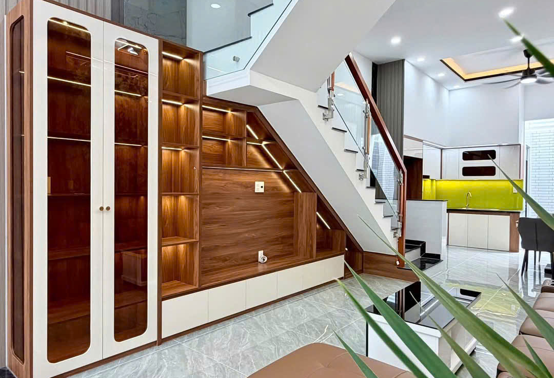 nhà gần chợ ga dĩ an